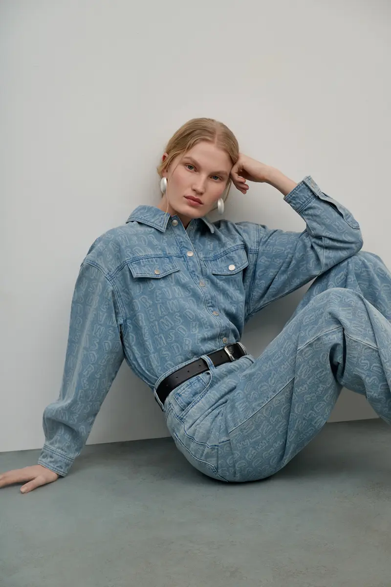 Джинсовая рубашка